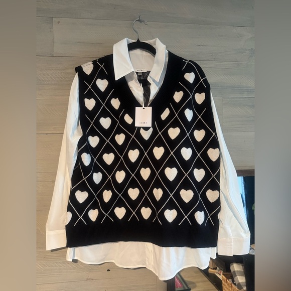 Sioni Black and White Heart Pattern V-Neck Sweater - Picture 4 of 8